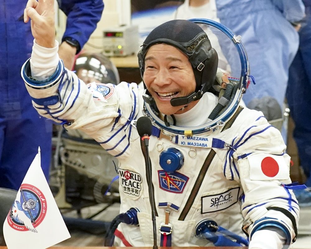 Japon milyarder Maezawa ile asistanı uzaya gönderildi 18