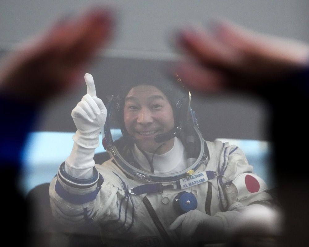 Japon milyarder Maezawa ile asistanı uzaya gönderildi 26