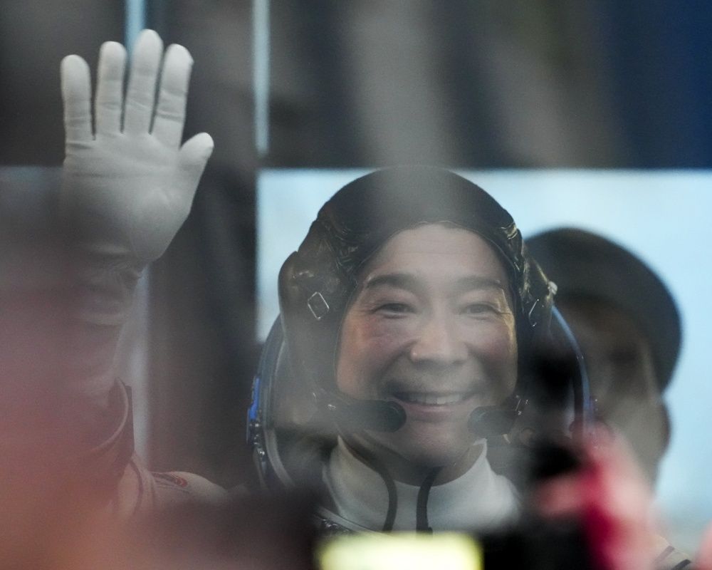 Japon milyarder Maezawa ile asistanı uzaya gönderildi 29