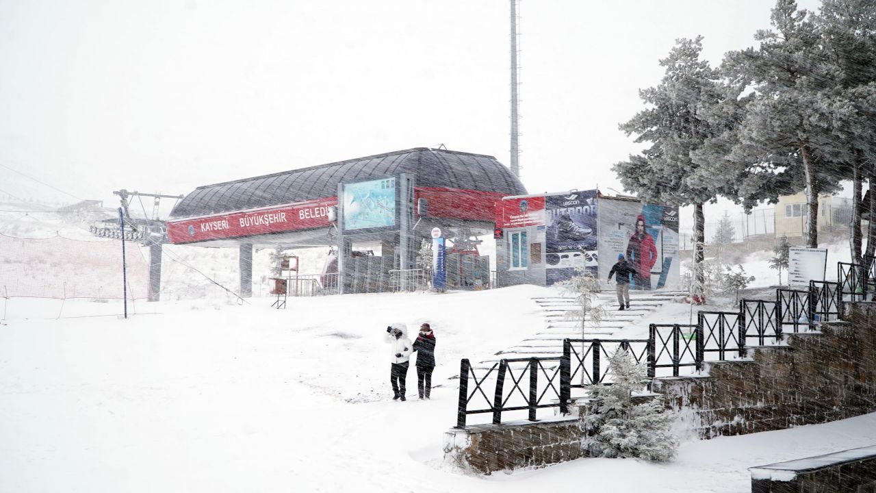 Erciyes’te kar kalınlığı 20 santime ulaştı 2