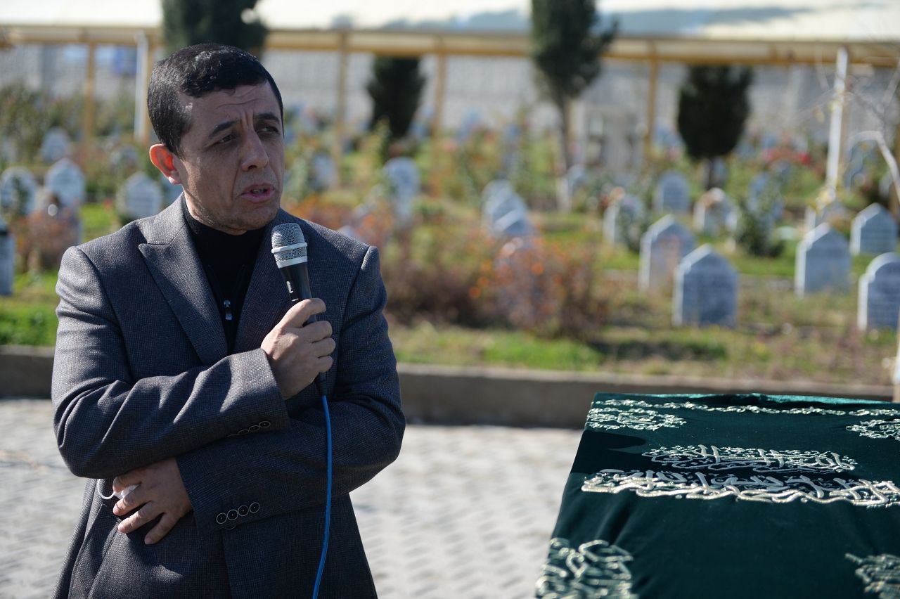 Başı satırla kesilen gencin babasından ilginç sözler: Konakladığı yurt emin ellerdi! 2