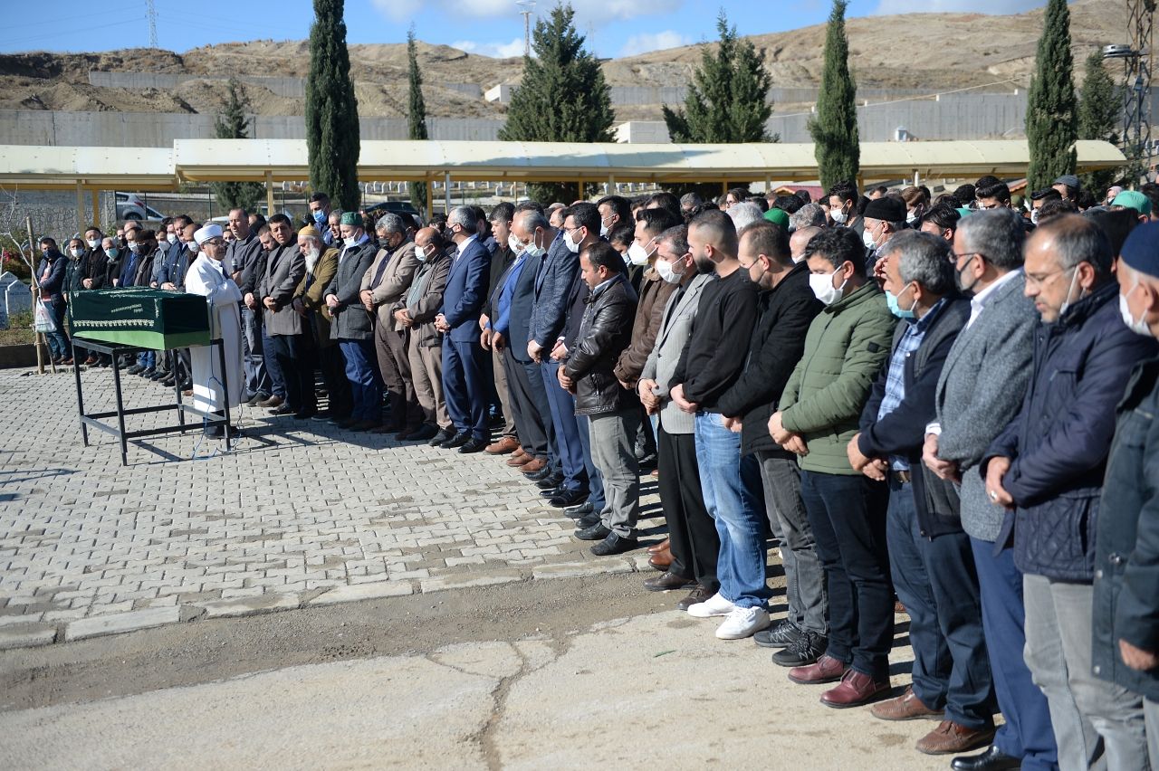 Başı satırla kesilen gencin babasından ilginç sözler: Konakladığı yurt emin ellerdi! 5