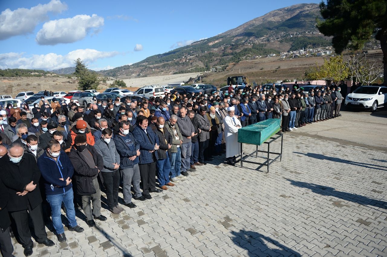 Başı satırla kesilen gencin babasından ilginç sözler: Konakladığı yurt emin ellerdi! 7
