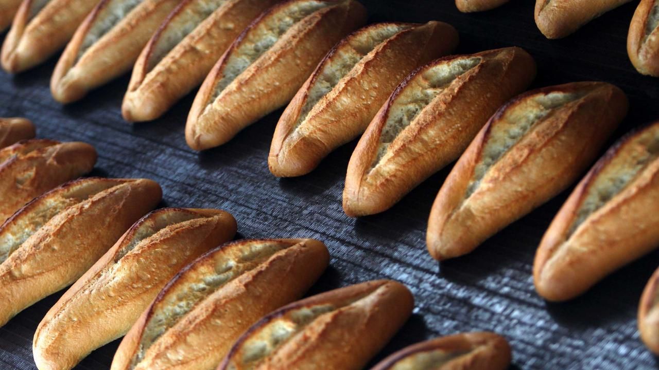 Gramajı düşen ekmeğe bir zam daha geldi! Fırıncılar 'Ocak ayında 5 lira olabilir' diyor... 1
