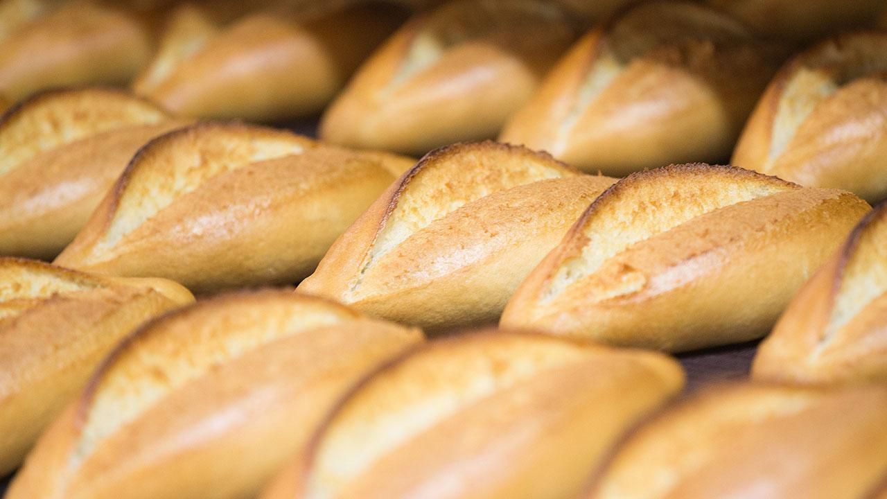 Gramajı düşen ekmeğe bir zam daha geldi! Fırıncılar 'Ocak ayında 5 lira olabilir' diyor... 5