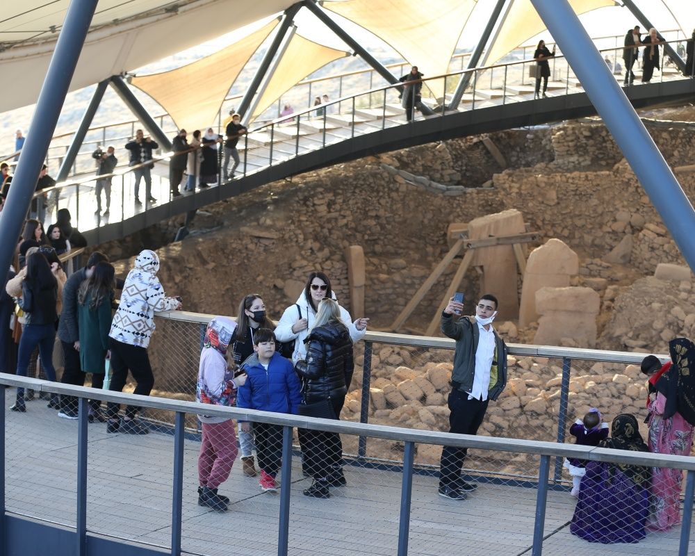 Sıcak havayı fırsat bilenler akın etti! Göbeklitepe'de hafta sonu yoğunluğu 6
