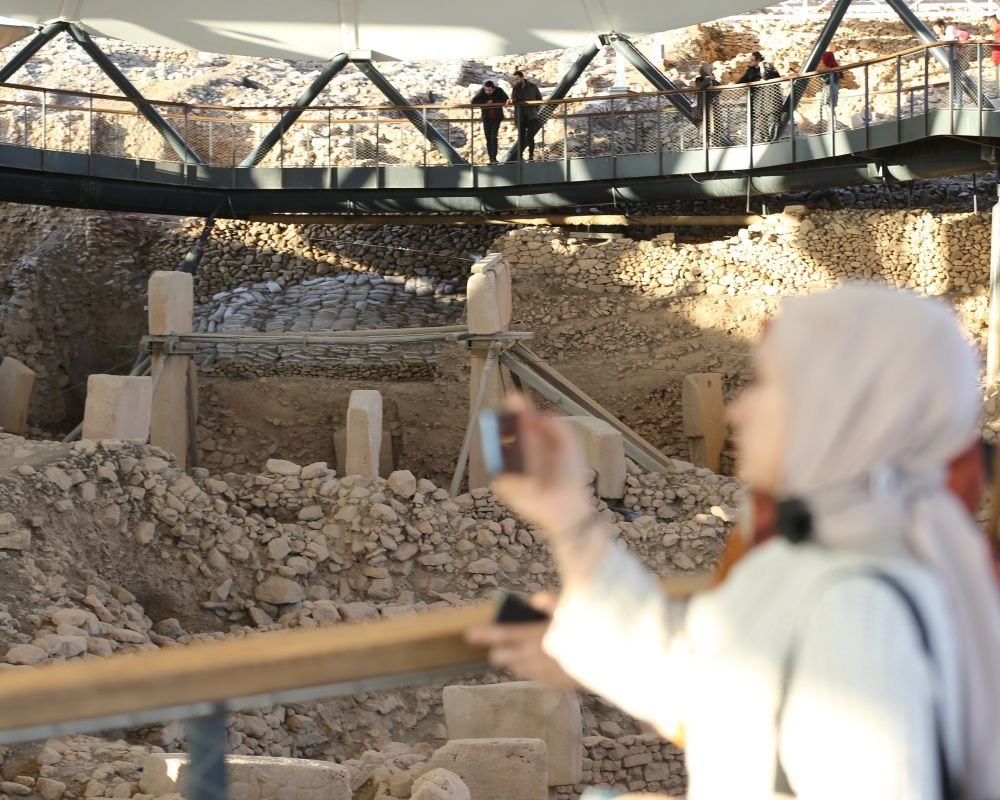 Sıcak havayı fırsat bilenler akın etti! Göbeklitepe'de hafta sonu yoğunluğu 9