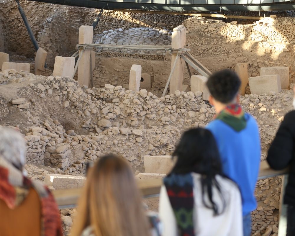 Sıcak havayı fırsat bilenler akın etti! Göbeklitepe'de hafta sonu yoğunluğu 10