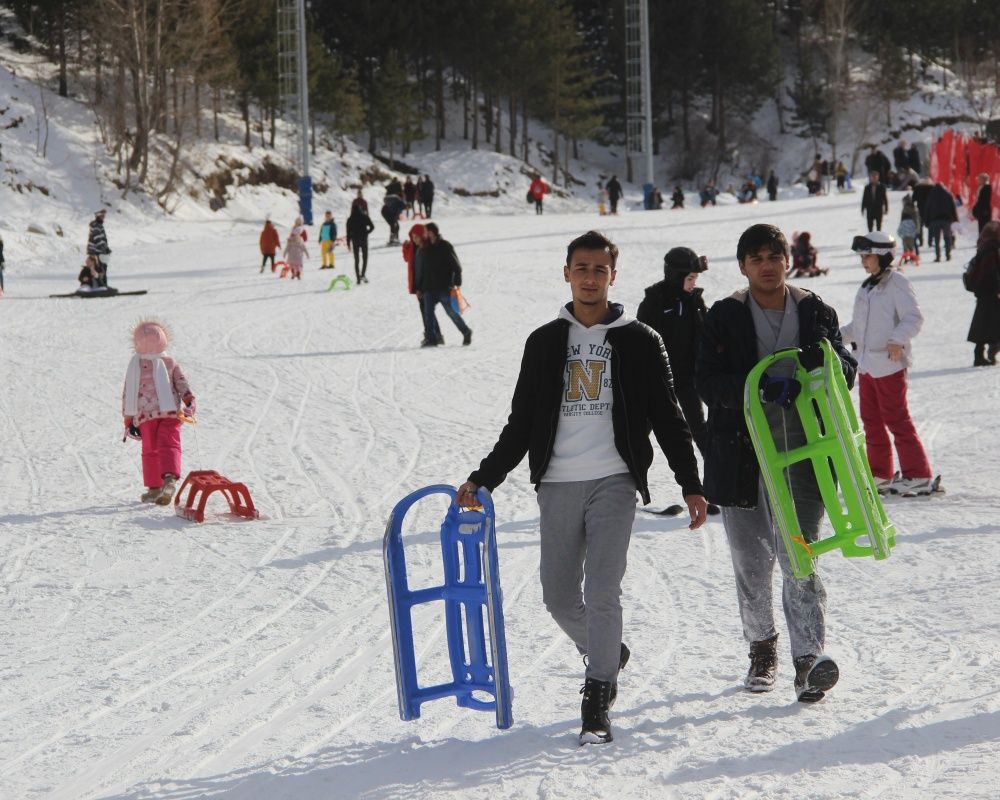 Palandöken hafta sonu kayakseverlerle doldu taştı 13