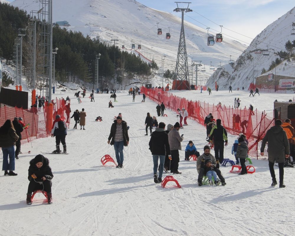 Palandöken hafta sonu kayakseverlerle doldu taştı 14