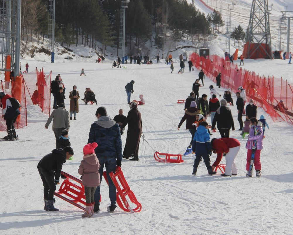 Palandöken hafta sonu kayakseverlerle doldu taştı 15