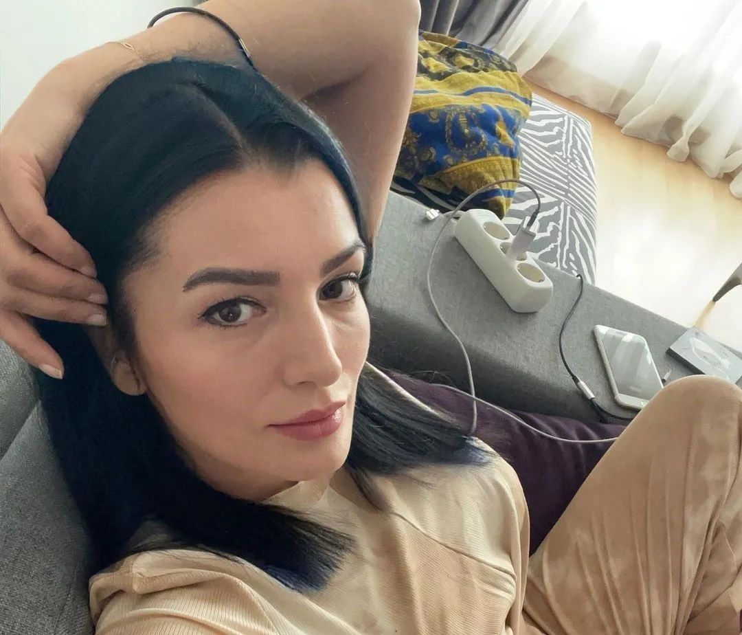 Aleyna Tilki'nin annesi Havva Öztel imaj değiştirdi! Dekoltesi karın kaslarını ortaya çıkardı! 1