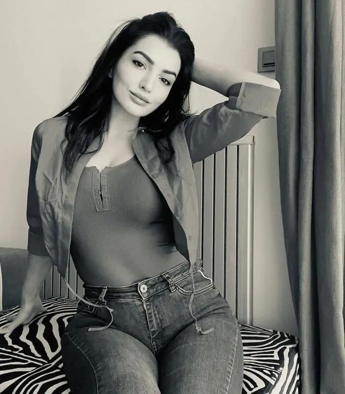 Aleyna Tilki'nin annesi Havva Öztel imaj değiştirdi! Dekoltesi karın kaslarını ortaya çıkardı! 5