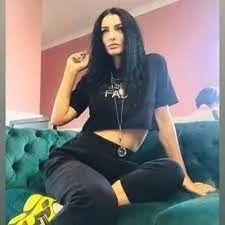 Aleyna Tilki'nin annesi Havva Öztel imaj değiştirdi! Dekoltesi karın kaslarını ortaya çıkardı! 6