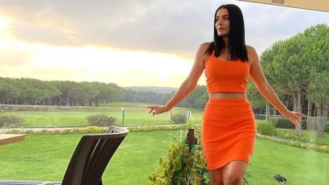 Aleyna Tilki'nin annesi Havva Öztel imaj değiştirdi! Dekoltesi karın kaslarını ortaya çıkardı! 10