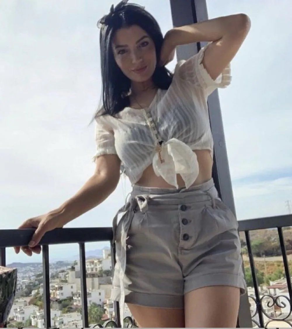 Aleyna Tilki'nin annesi Havva Öztel imaj değiştirdi! Dekoltesi karın kaslarını ortaya çıkardı! 12