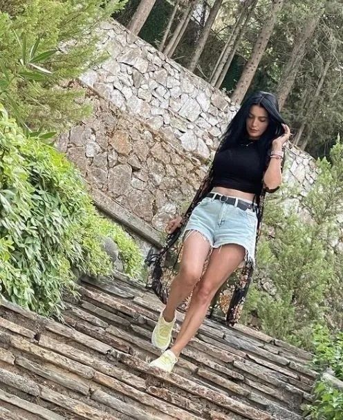 Aleyna Tilki'nin annesi Havva Öztel imaj değiştirdi! Dekoltesi karın kaslarını ortaya çıkardı! 15