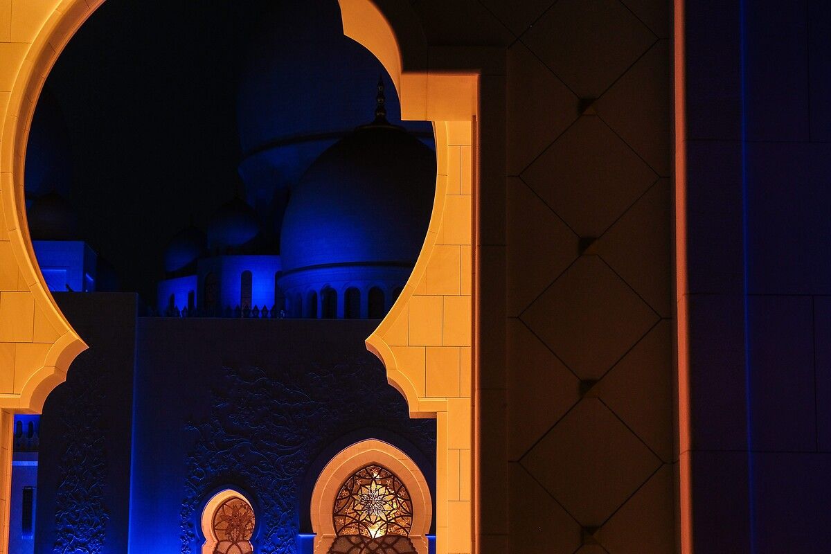 Dünyanın sayılı büyük camileri arasındaki Şeyh Zayid Camii göz kamaştırıyor 2