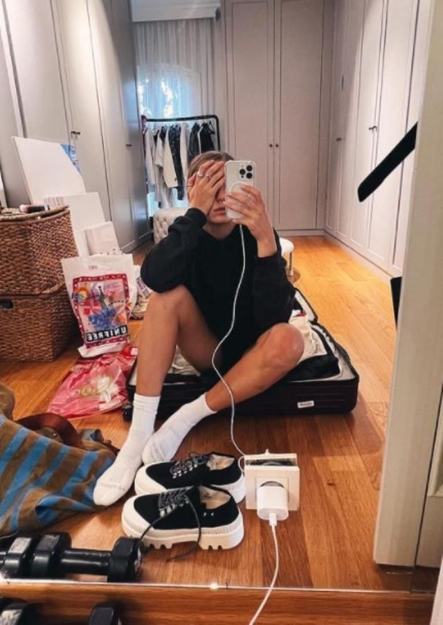 Serenay Sarıkaya'nın sütyensiz pozu ayaklarının büyüklüğü kadar ilgi çekmedi! 5