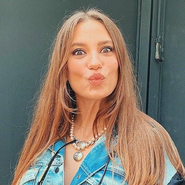 Serenay Sarıkaya'nın sütyensiz pozu ayaklarının büyüklüğü kadar ilgi çekmedi! 6