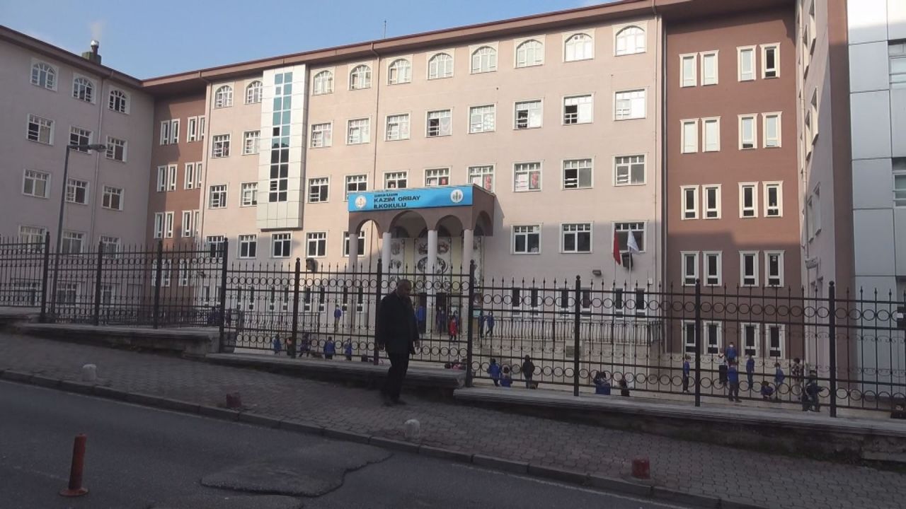 Öğrencilerine 'Tayt giyin de gelin' diyen sapık öğretmen açığa alındı! 4