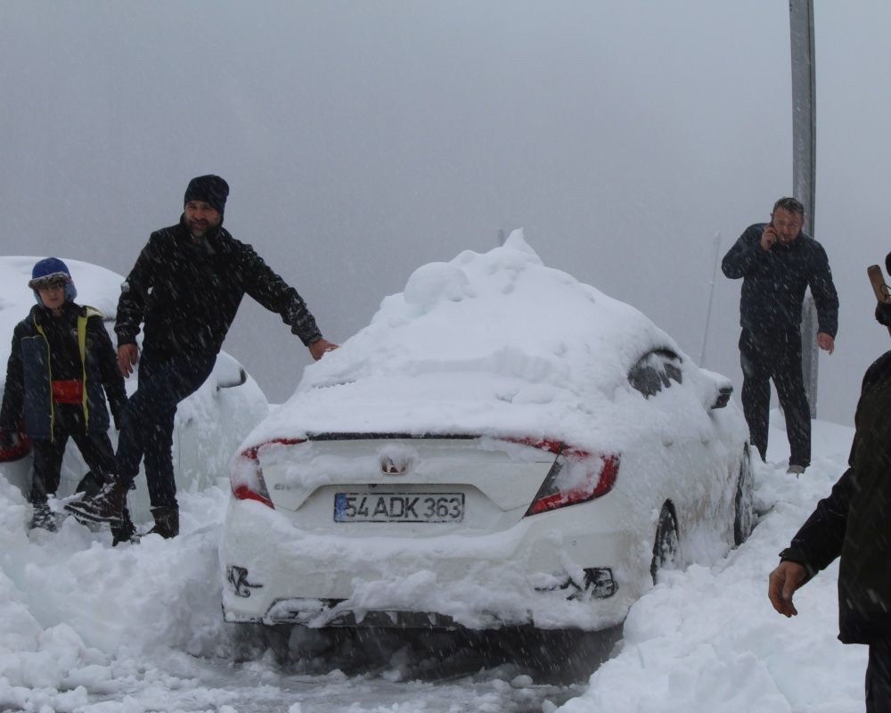 Kar kalınlığı 40 santimetreyi buldu... İşte Kartepe'den son manzaralar 5