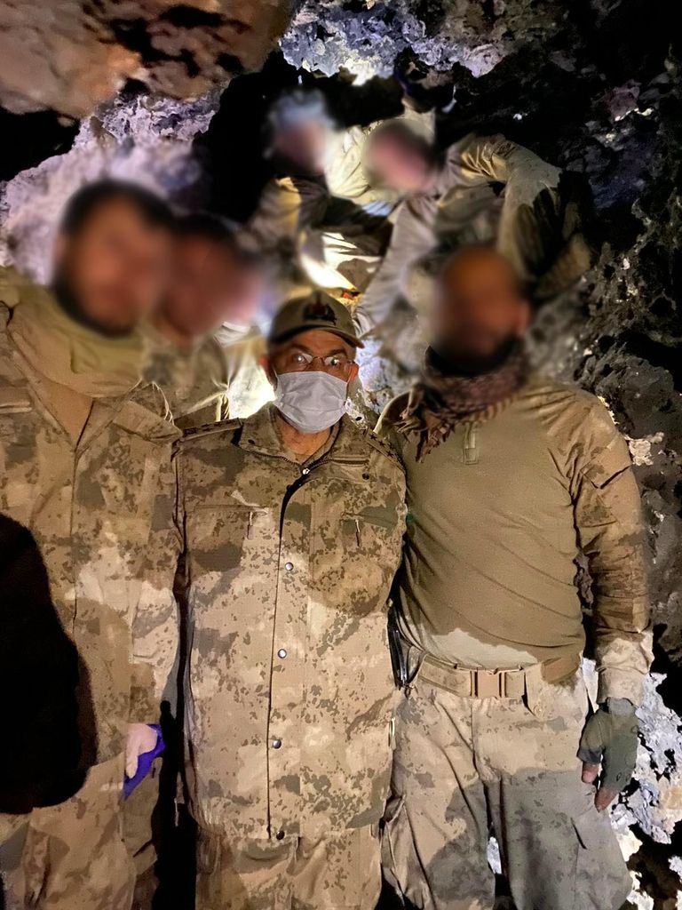 6 PKK'lının öldürüldüğü operasyonda mağara imha edildi 1