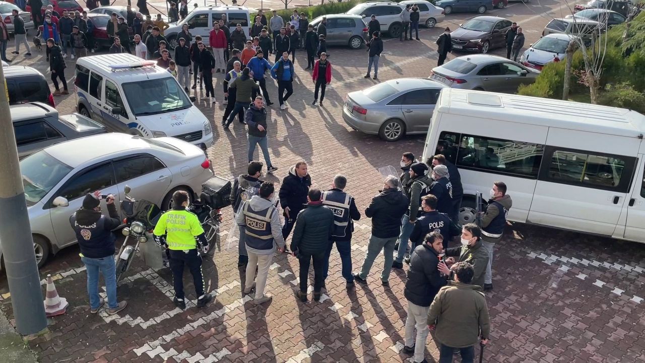 Amatör maçta ortalık savaş alanına döndü! Polis havaya 10 el ateş açtı 3