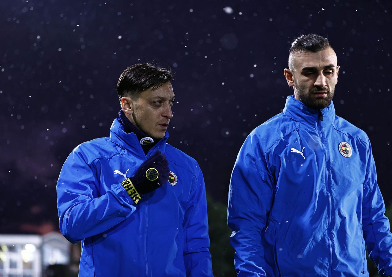Fenerbahçe'den Mergim Berisha açıklaması... Sağ arka üst adalesinde zorlanma tespit edildi 1