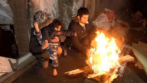 8 ay önce işten kovulunca hayatı kabusa döndü! 3 kişilik aile bakın nerede yaşıyor! 4