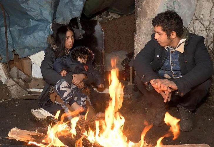 8 ay önce işten kovulunca hayatı kabusa döndü! 3 kişilik aile bakın nerede yaşıyor! 1