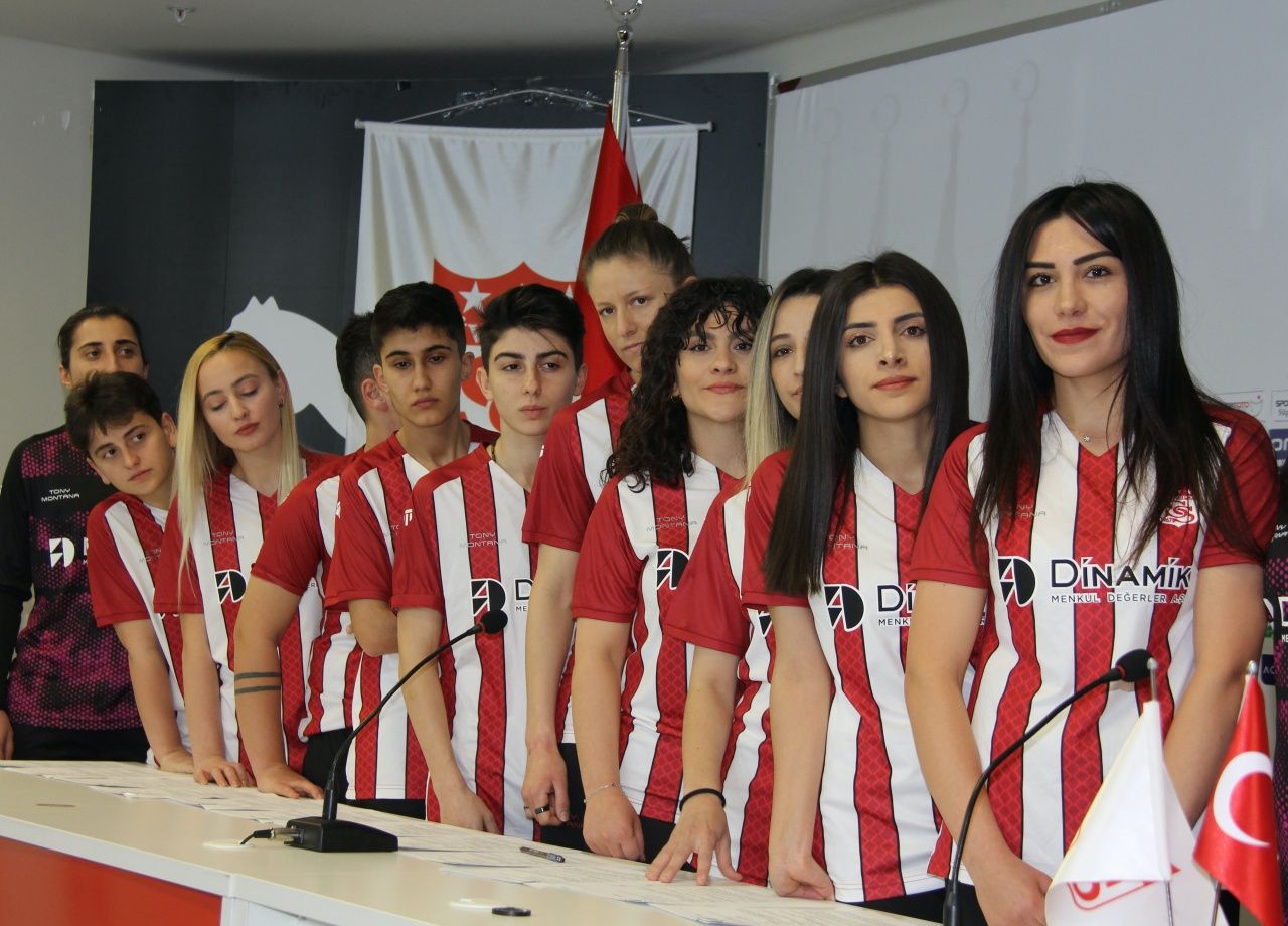 Sivasspor Kadın Futbol Takımı kurdu, 25 imza birden... 4