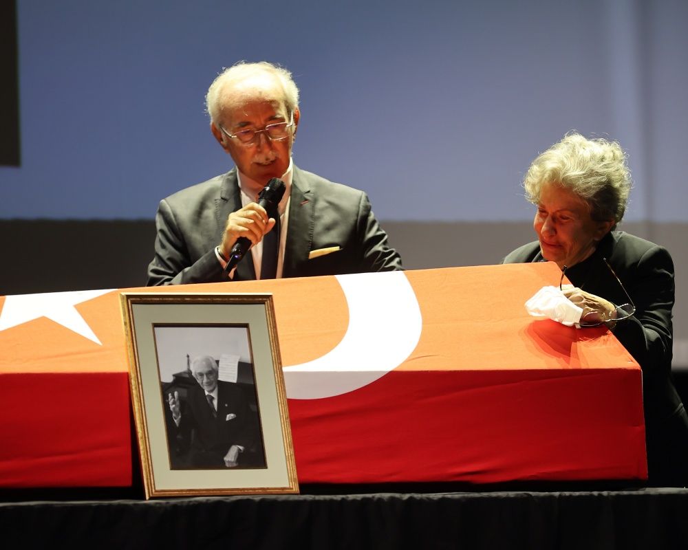 Devlet sanatçısı Prof. Dr. Alaeddin Yavaşca'ya acı veda... Gözyaşları  içinde son yolculuğuna uğurlandı 4