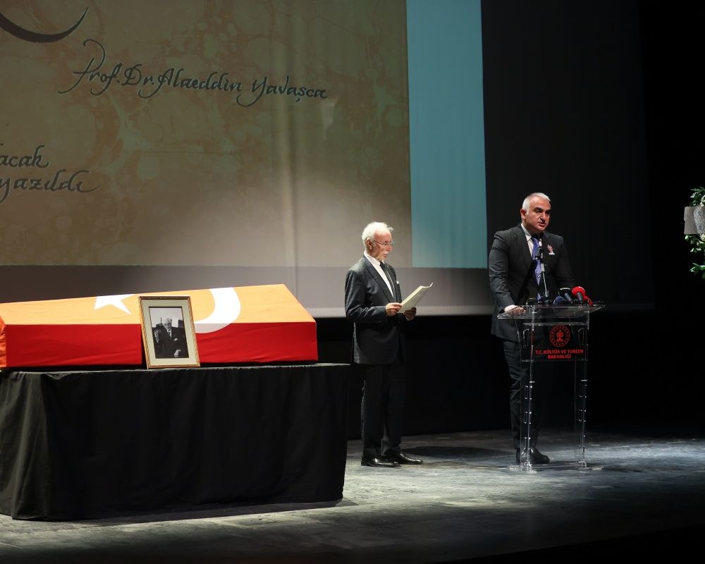 Devlet sanatçısı Prof. Dr. Alaeddin Yavaşca'ya acı veda... Gözyaşları  içinde son yolculuğuna uğurlandı 12