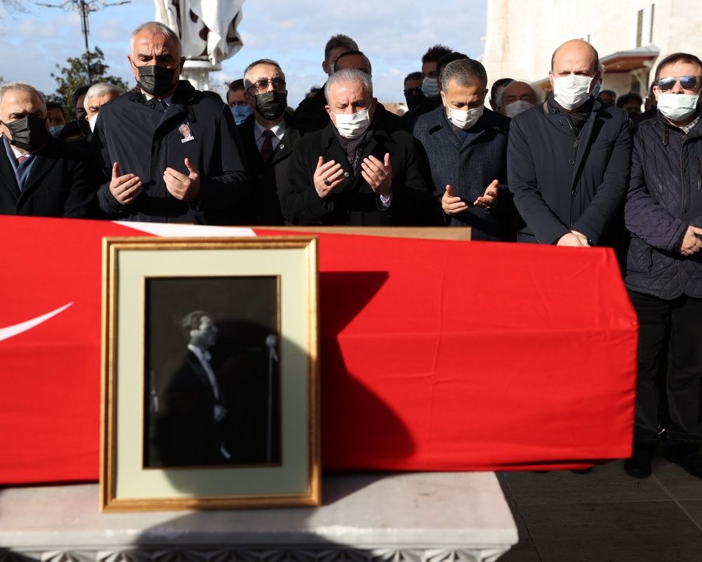Devlet sanatçısı Prof. Dr. Alaeddin Yavaşca'ya acı veda... Gözyaşları  içinde son yolculuğuna uğurlandı 9