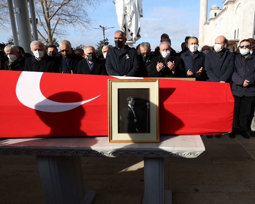 Devlet sanatçısı Prof. Dr. Alaeddin Yavaşca'ya acı veda... Gözyaşları  içinde son yolculuğuna uğurlandı 5