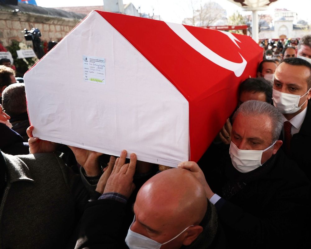 Devlet sanatçısı Prof. Dr. Alaeddin Yavaşca'ya acı veda... Gözyaşları  içinde son yolculuğuna uğurlandı 7
