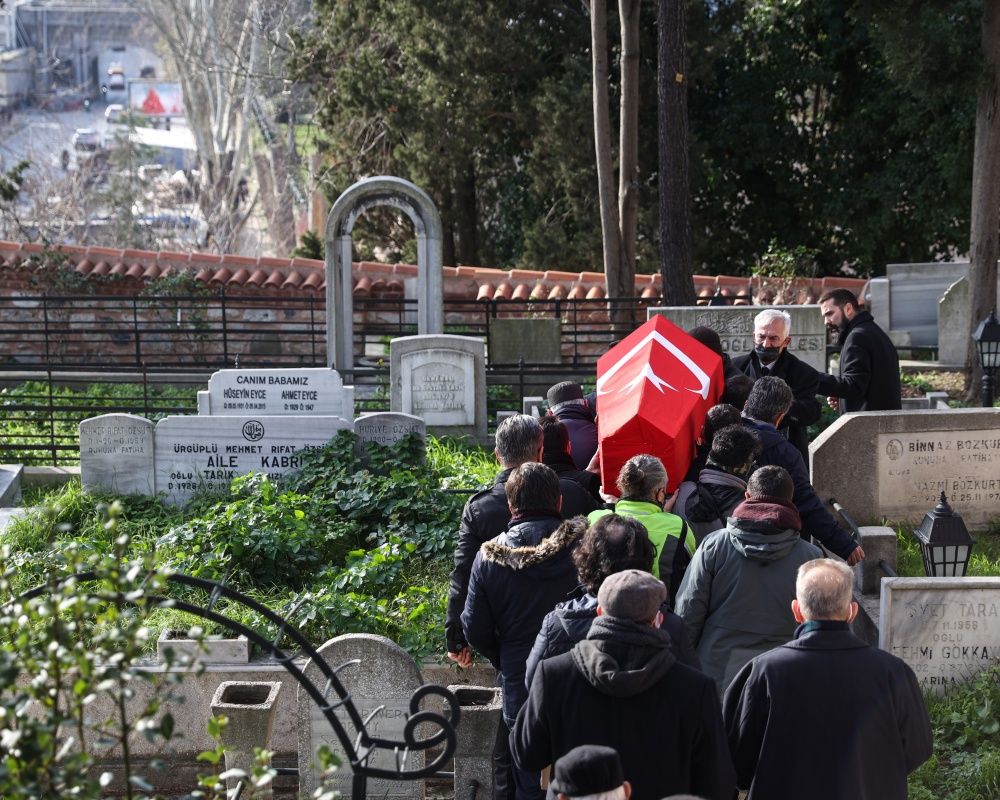 Devlet sanatçısı Prof. Dr. Alaeddin Yavaşca'ya acı veda... Gözyaşları  içinde son yolculuğuna uğurlandı 8