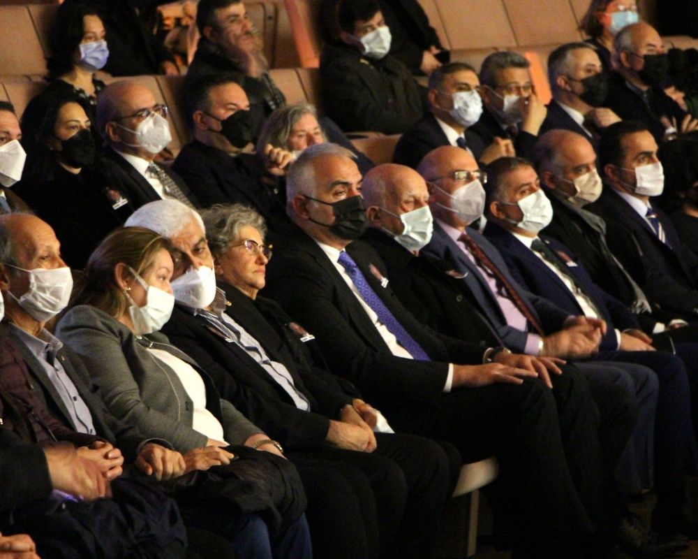 Devlet sanatçısı Prof. Dr. Alaeddin Yavaşca'ya acı veda... Gözyaşları  içinde son yolculuğuna uğurlandı 18
