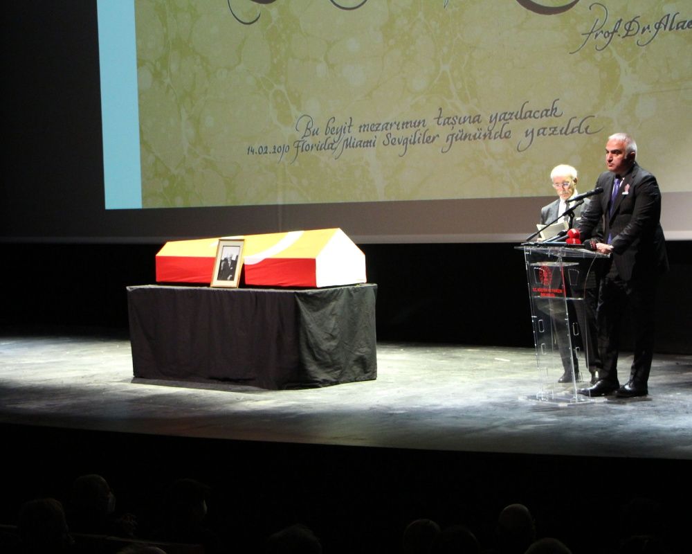 Devlet sanatçısı Prof. Dr. Alaeddin Yavaşca'ya acı veda... Gözyaşları  içinde son yolculuğuna uğurlandı 17