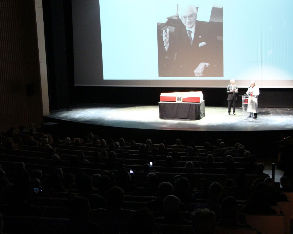 Devlet sanatçısı Prof. Dr. Alaeddin Yavaşca'ya acı veda... Gözyaşları  içinde son yolculuğuna uğurlandı 20