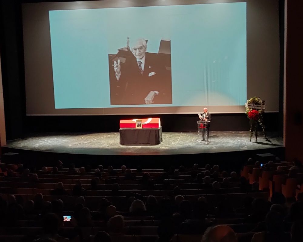 Devlet sanatçısı Prof. Dr. Alaeddin Yavaşca'ya acı veda... Gözyaşları  içinde son yolculuğuna uğurlandı 10