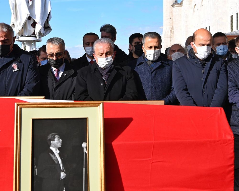 Devlet sanatçısı Prof. Dr. Alaeddin Yavaşca'ya acı veda... Gözyaşları  içinde son yolculuğuna uğurlandı 33