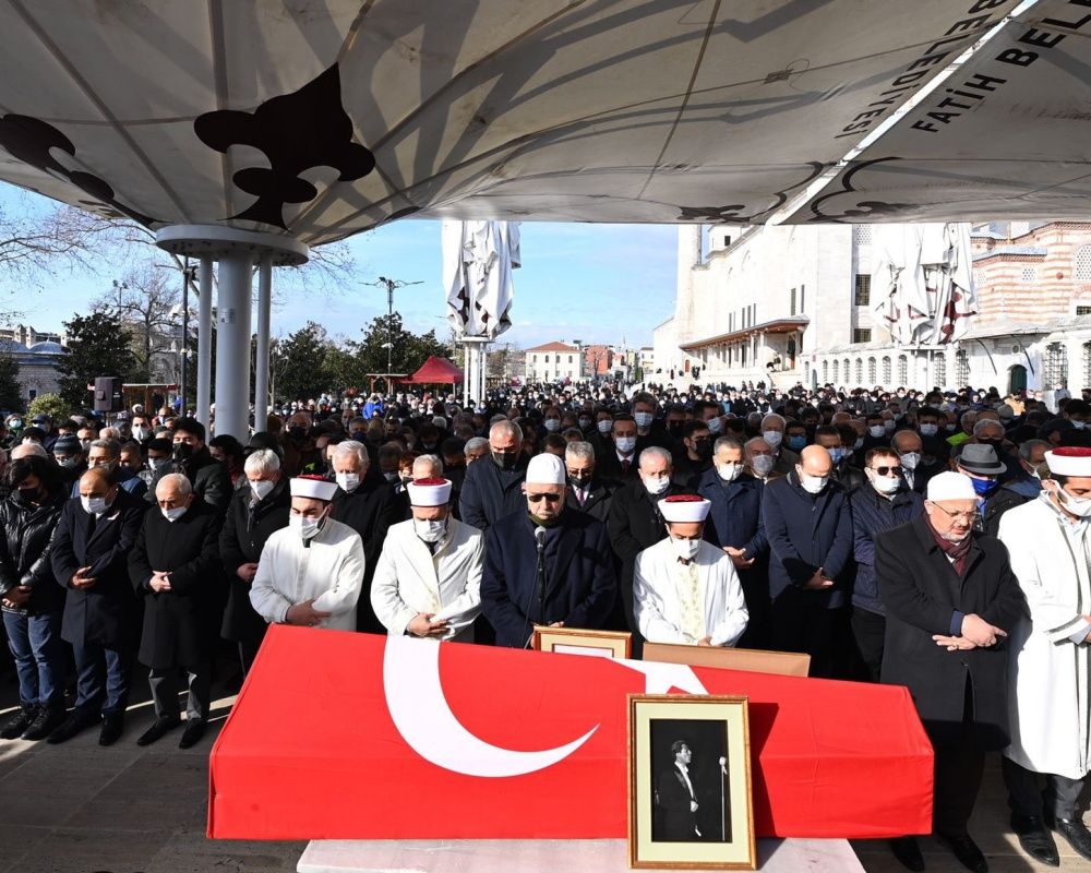 Devlet sanatçısı Prof. Dr. Alaeddin Yavaşca'ya acı veda... Gözyaşları  içinde son yolculuğuna uğurlandı 32