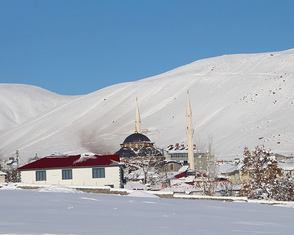 Bingöl'de hava sıcaklığı eski 22 dereceye düştü! Göz kamaştıran kar manzaraları ortaya çıktı 1