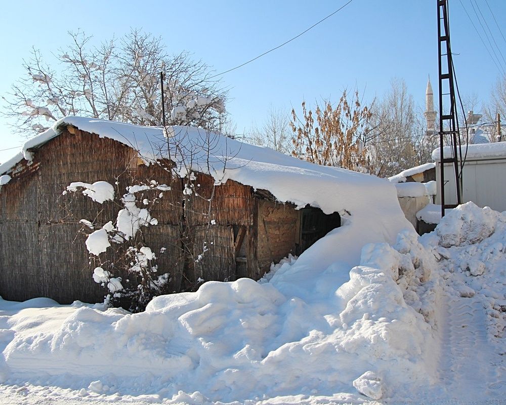 Bingöl'de hava sıcaklığı eski 22 dereceye düştü! Göz kamaştıran kar manzaraları ortaya çıktı 17