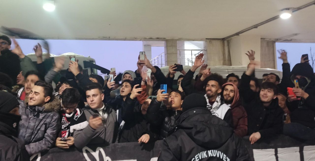 Beşiktaş kafilesi Konya'da... Önder Karaveli'ye sevgi seli 4