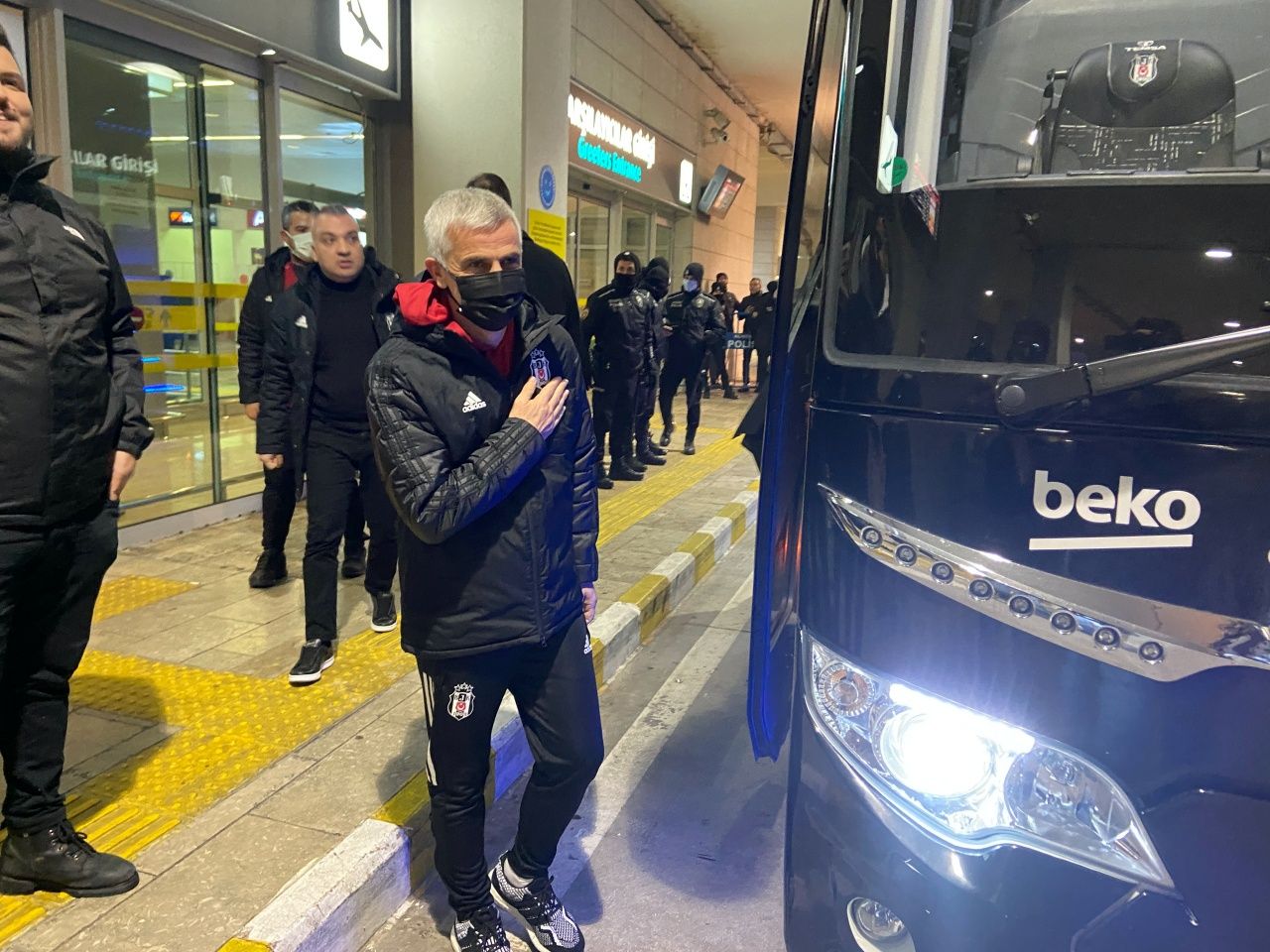 Beşiktaş kafilesi Konya'da... Önder Karaveli'ye sevgi seli 7