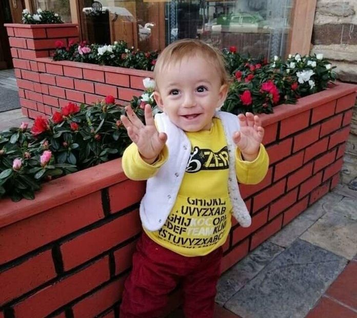 Kardeşler birbirine sarılarak yangında ölmüştü... Acılı annenin Facebook paylaşımı kahretti! 14