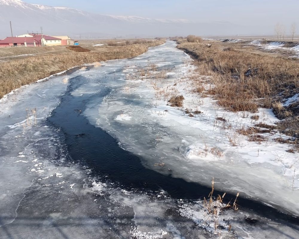 Erzurum'da donan nehir ve dereler kartpostallık görüntüler oluşturdu 7